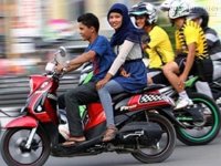 Tư thế ngồi xe máy cho biết độ dựa dẫm của bạn