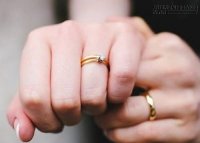 Nhìn ngón tay đeo nhẫn để đoán biết tài vận