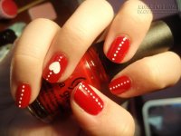 Khuấy động mùa hè với những mẫu móng tay màu đỏ