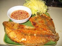 Mẹo hay khi rán cá mà không bị bắn và dính chảo