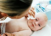Tác hại đáng sợ khi cho trẻ sơ sinh dùng khăn giấy ướt