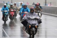 Bật mí một số mẹo sử dụng và bảo quản áo mưa