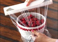 Hiểm họa khó lường khi cho màng bọc thực phẩm vào lò vi sóng