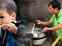 Lời nói dối của ông chủ tiệm mì mang lại cuộc đời mới cho hai mẹ con nghèo