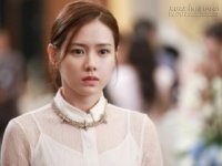 Hí hửng trốn trong tủ mừng sinh nhật chồng nào ngờ phải chứng kiến cảnh đau lòng