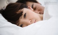 Đêm, chồng ôm tôi hỏi: Anh là khách hàng đầu tiên của em à?