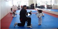 Cười ngặt nghẽo khi xem bé gái tập taekwondo