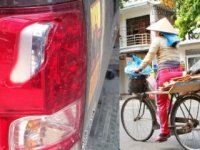 Chị ve chai làm bể đèn ô tô giá 5,3 triệu, tài xế không nhận tiền bồi thường