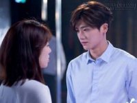 Anh đưa cô ấy về đây, em nhường phòng cho! Không phải chui lủi, khổ sở thế đâu