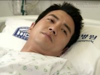 Nhập viện vì nghe lén được lời khẩn cầu lúc nửa đêm của vợ