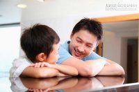 Là đàn ông, cởi được áo phụ nữ, thì phải mặc được cho họ chiếc váy cưới con trai nhé!
