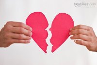 Top 4 chòm sao nữ hay bị người khác lừa tình
