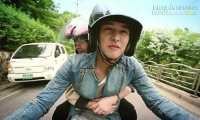 Vừa nhìn thấy đoàn đón dâu, anh bế thốc tôi lên xe rồi phi thẳng
