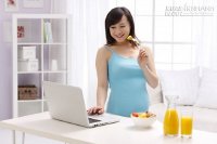 Những việc mẹ bầu nên làm để giúp con da trắng, dáng cao