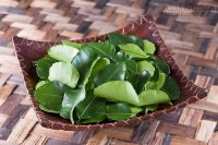 Công dụng chữa bệnh bất ngờ của lá chanh