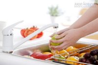 9 cách khử thuốc trừ sâu trong rau quả