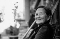 Người con trai giàu có nhưng lại để mẹ chọn bộ răng giả rẻ tiền nhất