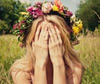 Không mạnh mẽ thì yếu đuối cho ai xem? Rốt cuộc chỉ con gái chúng ta là khổ…