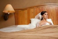 Từ lúc tôi thay váy cô dâu là phiền phức bắt đầu