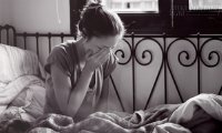 Nhà tôi đã chi ra 30 triệu sính lễ để mua cô, cô phải phục vụ cho xứng đáng chứ
