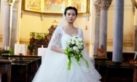 Vừa thấy mặt chú rể, anh xông vào nắm tay tôi đi thẳng lên lễ đường