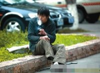 Khinh thường người ăn mày và cái kết nhận được sau 30 năm