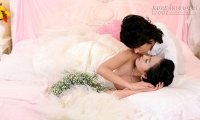 Căn phòng khóa trái 4 năm nay và chiếc ga giường trắng tinh còn vương cánh hoa hồng