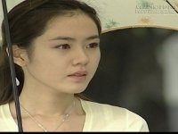 Mệt mỏi vì bị giằng co giữa 2 mẹ chồng