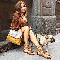 Nàng công sở sành điệu với phong cách thập niên 70s