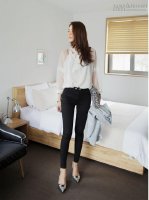 Cách diện sơ mi duyên dáng cho nàng công sở vai ngang