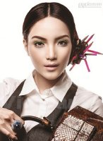 Chọn phong cách trang điểm quyến rũ nơi công sở