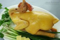 Tuyệt chiêu luộc gà vàng ươm, da căng mọng