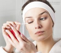 Bất ngờ với cách làm mi cong vút với 1 chiếc bông ngoáy tai