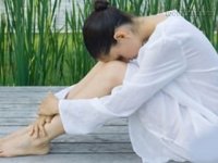 Anh mặc lại váy cho tôi và lao vào màn đêm, tôi hàm ơn cả đời