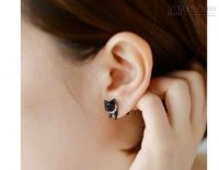 Nhóm phụ nữ nào không nên đeo khuyên tai?