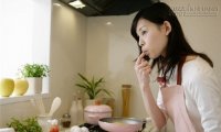 Cô con dâu cơm nguội khiến mẹ chồng nể phục và yêu thương hết mực