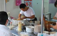 Cuộc sống là tiếng vọng: Câu chuyện của vợ chồng ông chủ hàng cơm