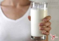 Uống 1 ly sữa nóng buổi tối: Ngủ ngon, da mịn màng!