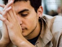 Phía sau phòng ngủ, tiếng thì thầm của em hé lộ sự thật khủng khiếp