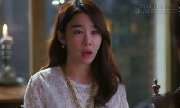 Vừa thấy tôi cầm chiếc váy đó trên tay, mặt vợ tôi bỗng dưng biến sắc