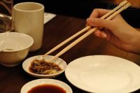 Sau bao lâu dùng thì nên thay đũa ăn một lần?