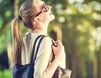 Đoán tính cách chị em qua cách mang túi xách