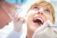 Những thói quen làm tổn thương răng mà bạn không ngờ