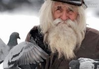 Ông già bí ẩn và câu hỏi phải chăng than thở là bản chất của chúng ta