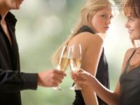 Khóe mắt cong là người hay ghen tỵ