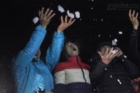 Trăm người ùa ra đường đón mưa tuyết lúc nửa đêm ở Sa Pa