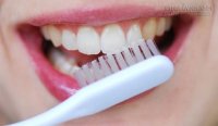 HIV lây nhiễm qua vật dụng cá nhân, đừng uổng phí 1 đời