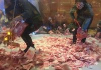 Sốc trước những kiểu thưởng tết tuyệt vời nhất hệ mặt trời