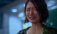 12 đêm, tôi đứng dầm mưa ngoài đường còn chồng kiên quyết ngủ lại căn phòng đó