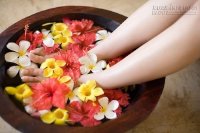 Làm nhỏ bắp chân - không khó khi biết cách ngâm chân trong nước